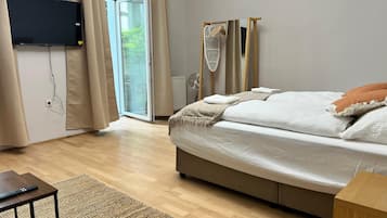 Eenvoudige studio | Een strijkplank/strijkijzer, gratis wifi