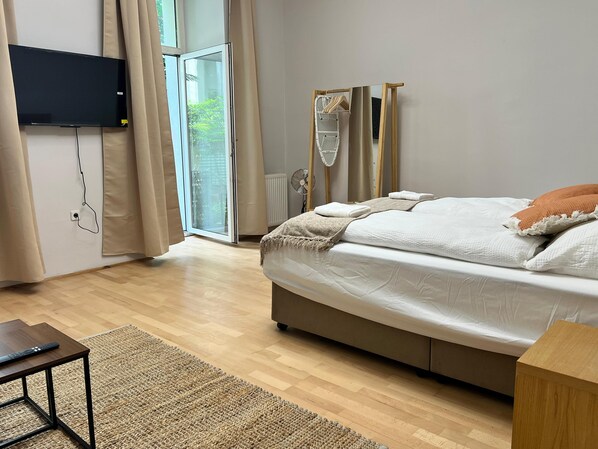 Basic Studio | Iron/ironing board, free WiFi