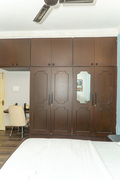 Enjoyable 2-bedroom apartment with AC in vibrant Kolkata