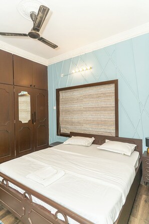 2 habitaciones, tabla de planchar con plancha, wifi y ropa de cama