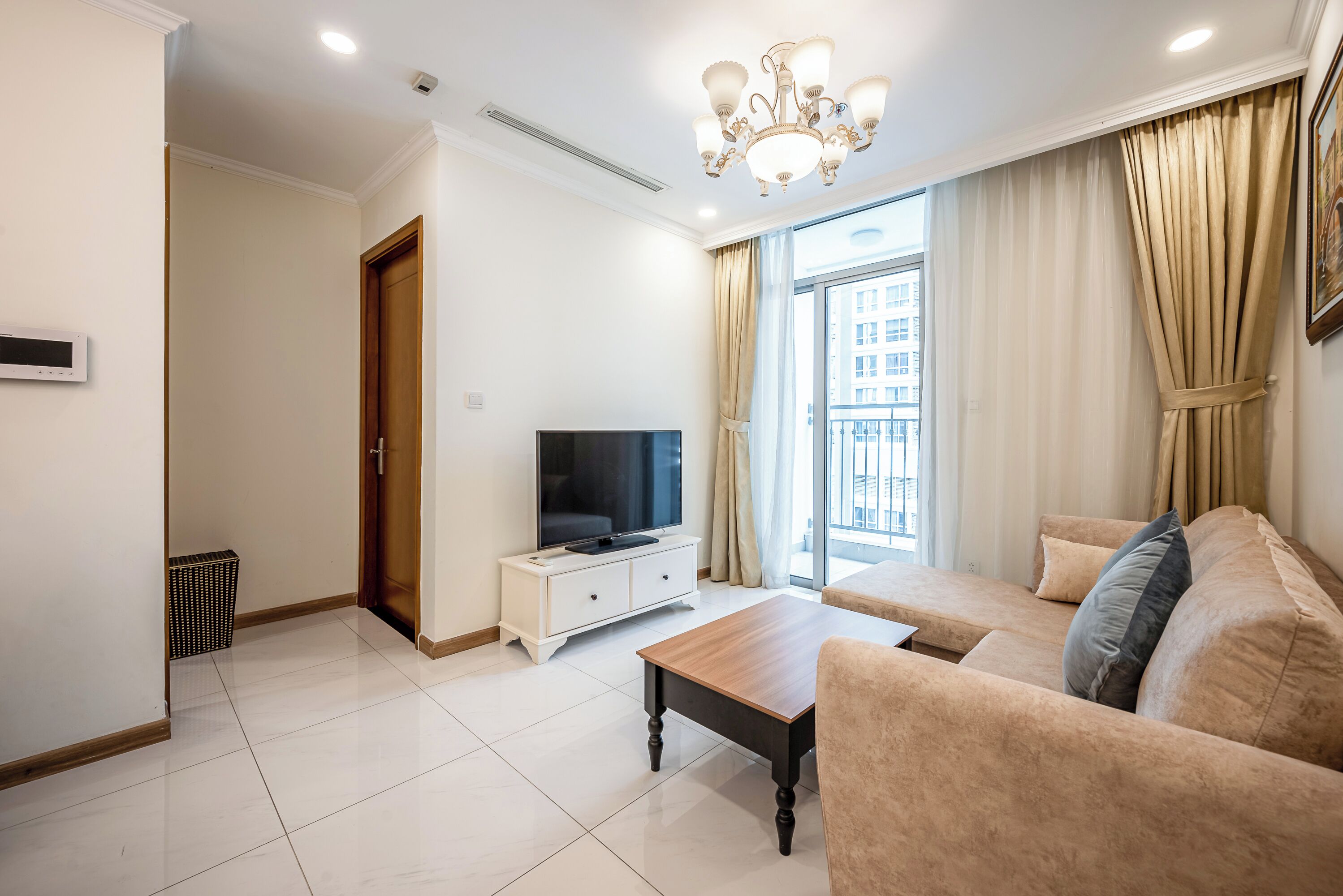 Departamento senior, balcón, vista a la ciudad | Escritorio, espacio para trabajar con laptop y wifi gratis 