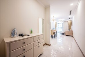 品质公寓, 阳台, 城市景观 | 办公桌、笔记本电脑工作区、免费 WiFi