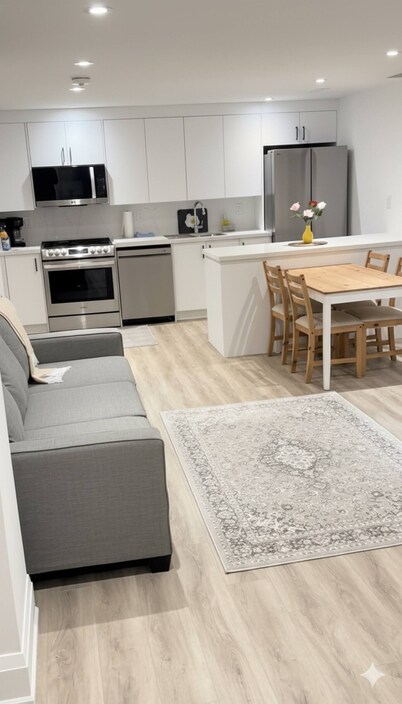 Modern & New Built 2-Bed Apartment – A Must Try! Near Toronto, Free Parking WiFi