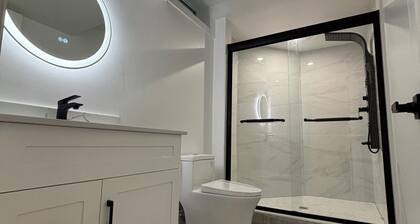 Modern & New Built 2-Bed Apartment – A Must Try! Near Toronto, Free Parking WiFi