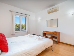 Iron/ironing board, internet, bed sheets - Pool-view apartment in marina (Lagos)
