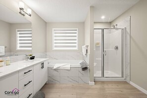 Hair dryer, towels - Secret Garden Retreat | Sleeps 18 | Near WEM (Edmonton)