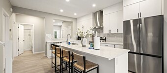 Secret Garden Retreat | Sleeps 18 | Near WEM