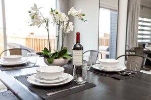Dining - Stunning 4BD Home | Gym | Yard | AC | Games Room! (Edmonton)