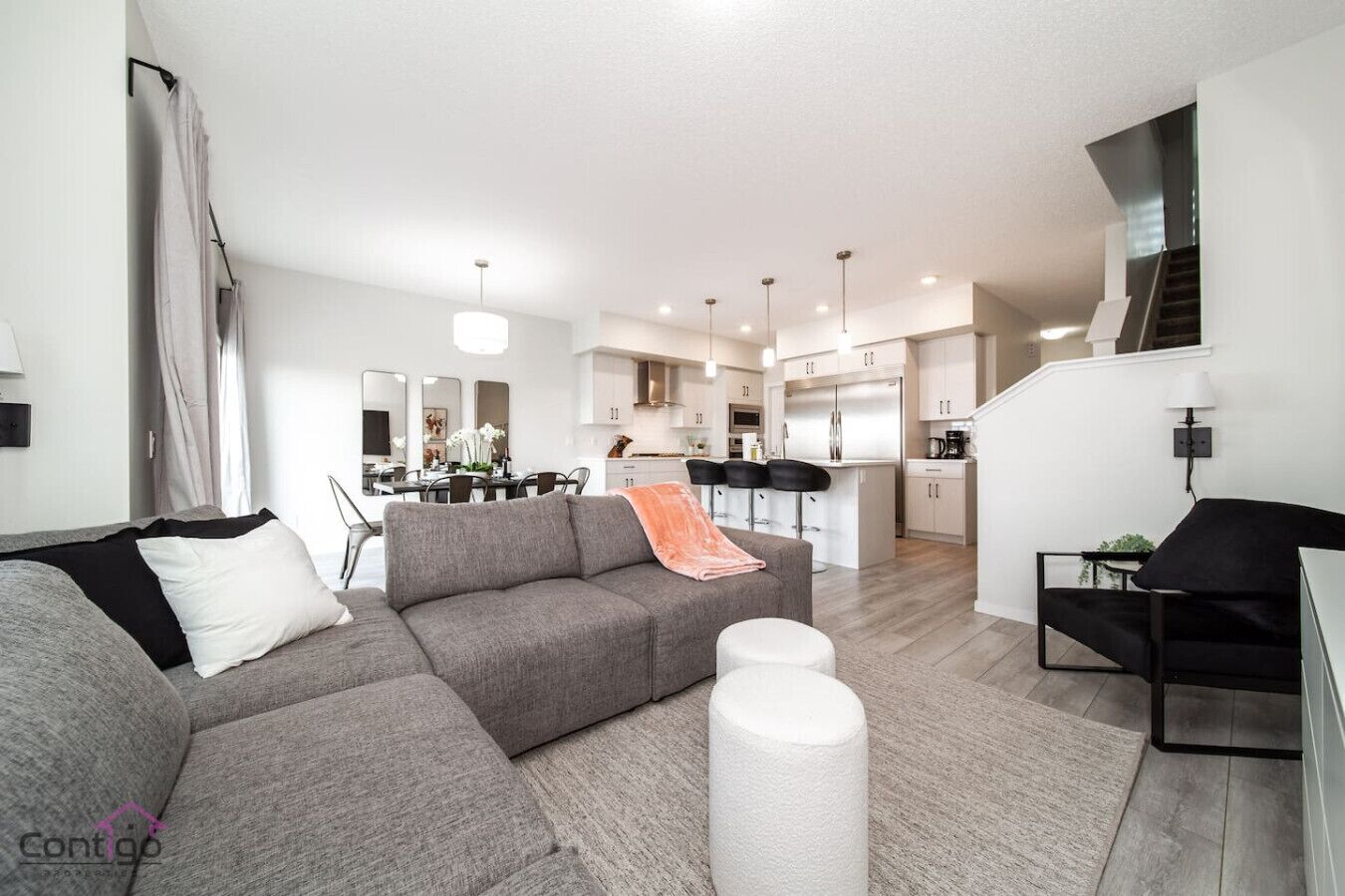 Televisie, videospelletjes, boeken en een kantoor