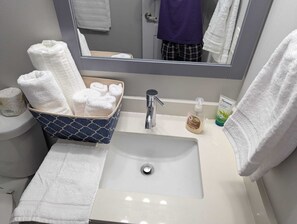 淋浴設備、風筒、提供毛巾、番梘