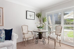 Apartment | Living room - Family Retreat With Outdoor Courtyard (Sydney)