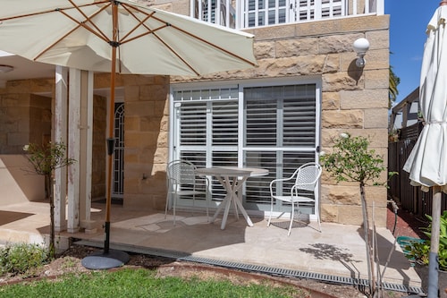 Family Retreat With Outdoor Courtyard