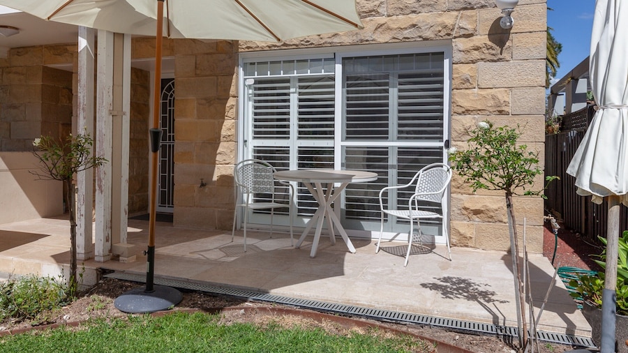 Family Retreat With Outdoor Courtyard