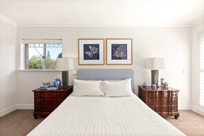 Apartment | Living room - Family Retreat With Outdoor Courtyard (Sydney)