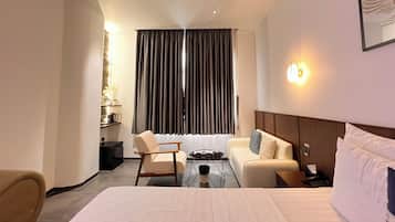 Luxury Room | Iron/ironing board, bed sheets