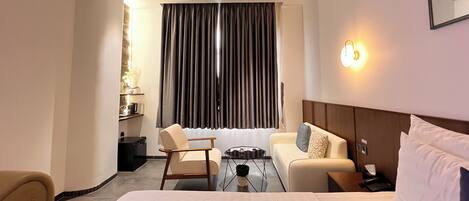 Iron/ironing board, bed sheets