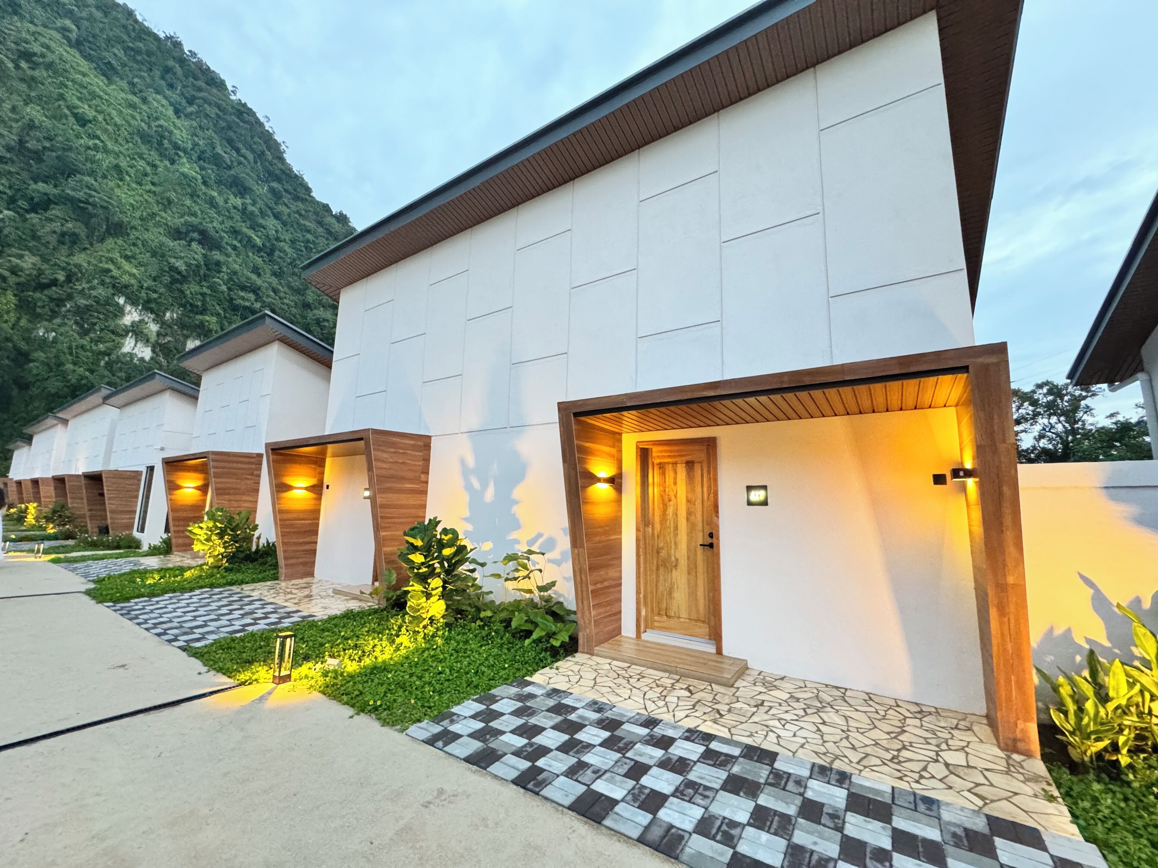 住宿正面 (夜晚)