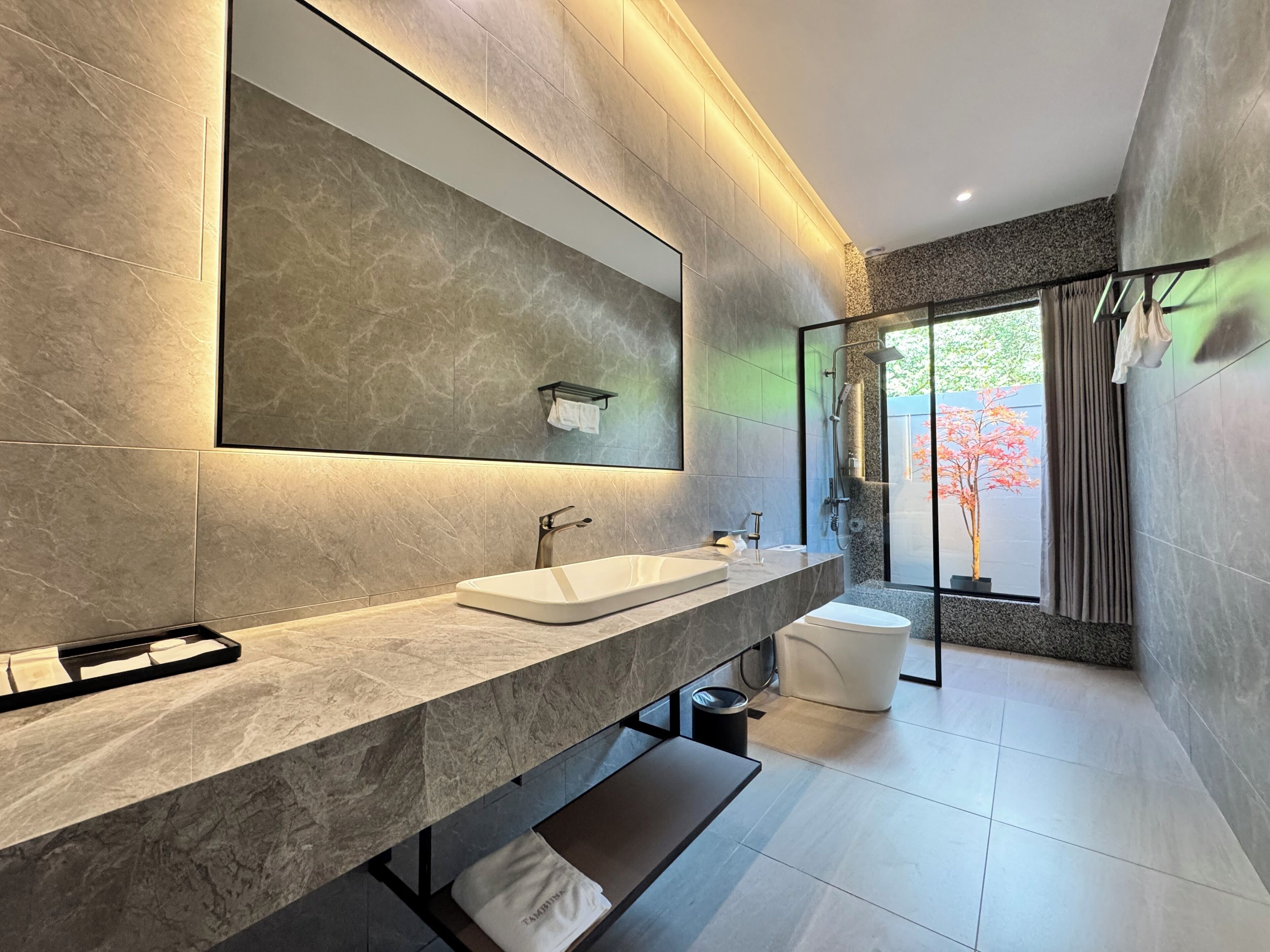 Chalet Deluxe, patio, vue jardin | Salle de bain