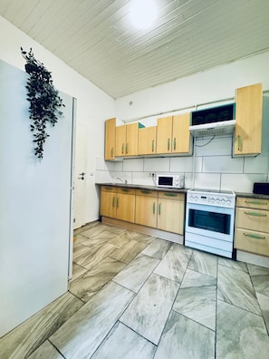 基本開放式客房 | 私人廚房 | 雪櫃、微波爐、爐具、廚房用具/餐具/器皿