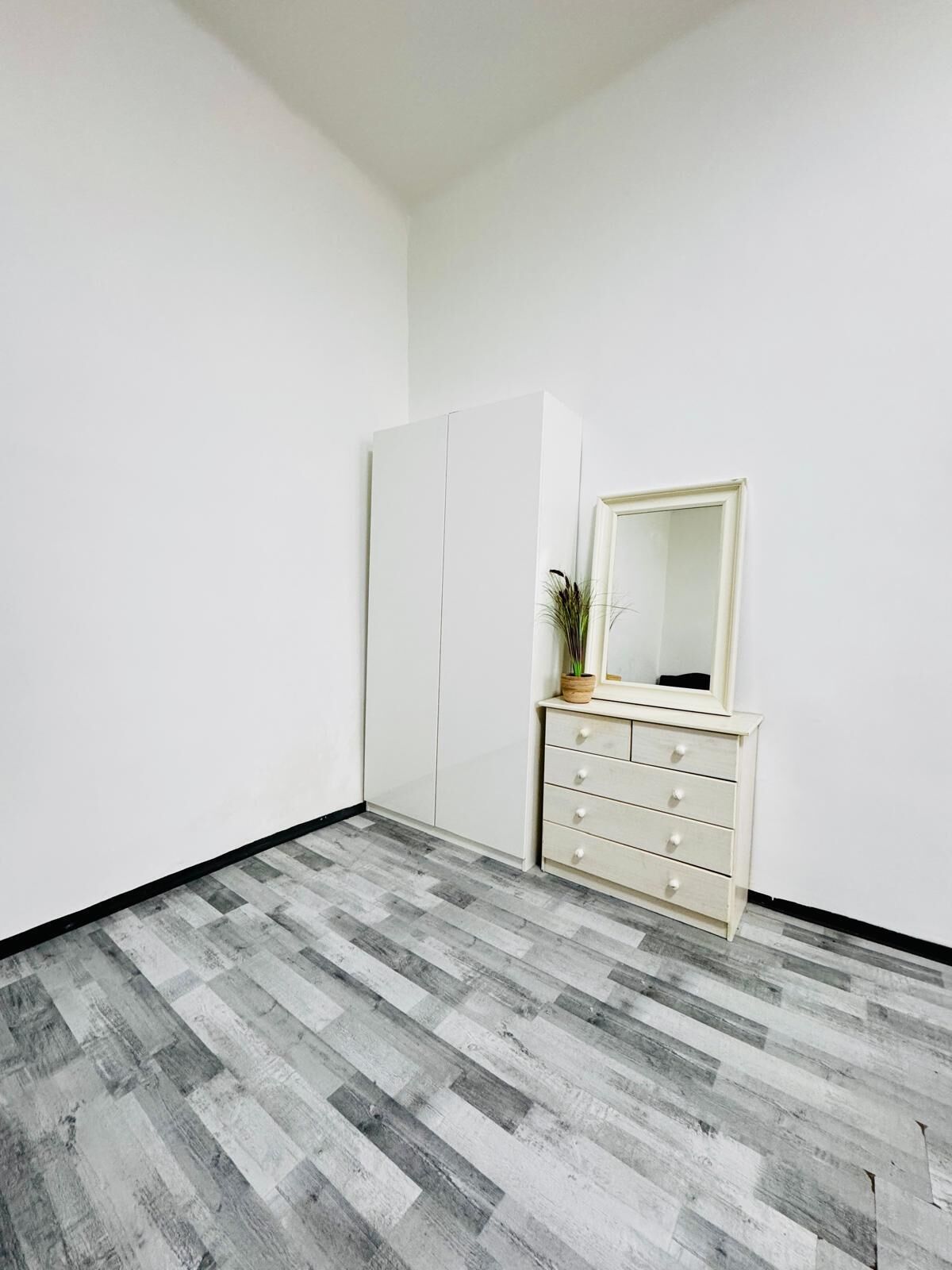 Monolocale Basic | Ferro/asse da stiro