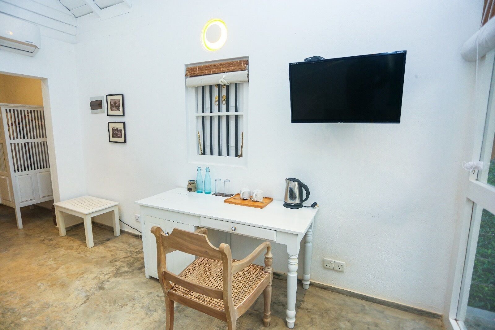 Deluxe Chalet | In-room safe, desk, blackout drapes, iron/ironing board