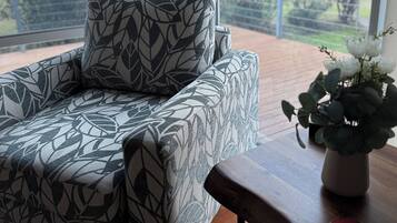 Een smart-tv en een open haard