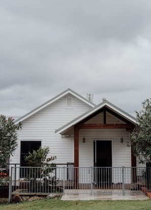 Exterior - Loders Hill - A Peaceful Farm stay retreat in the Heart of Wine Country Vineyard (Mount Thorley)