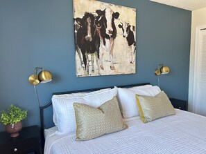 3 Schlafzimmer, Schreibtisch, Bügeleisen/Bügelbrett, Reisekinderbett