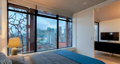 Gastown Unbeatable View 1 Bedroom High Rise Apartment Rooftop View of Downtown
