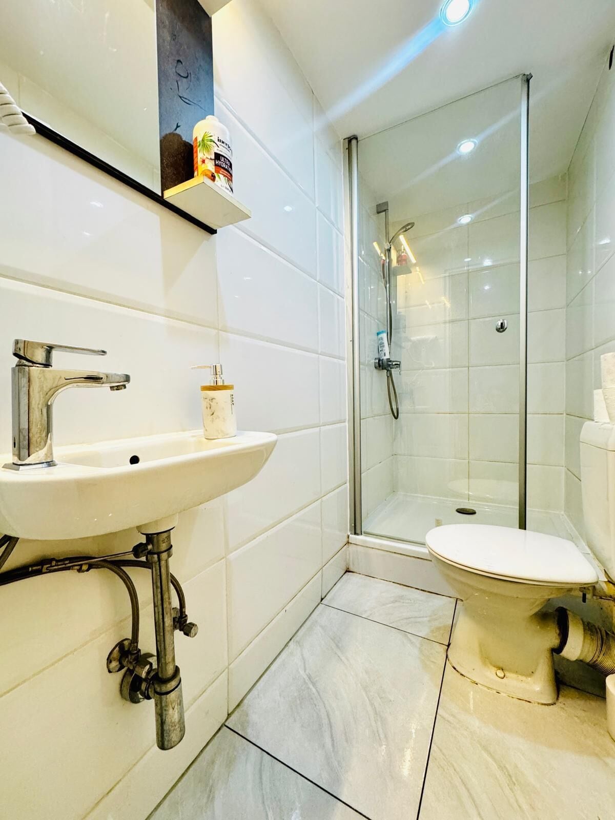 Estudi bàsic | Bany | Dutxa, articles de tocador gratuïts, assecador de cabells i tovalloles 