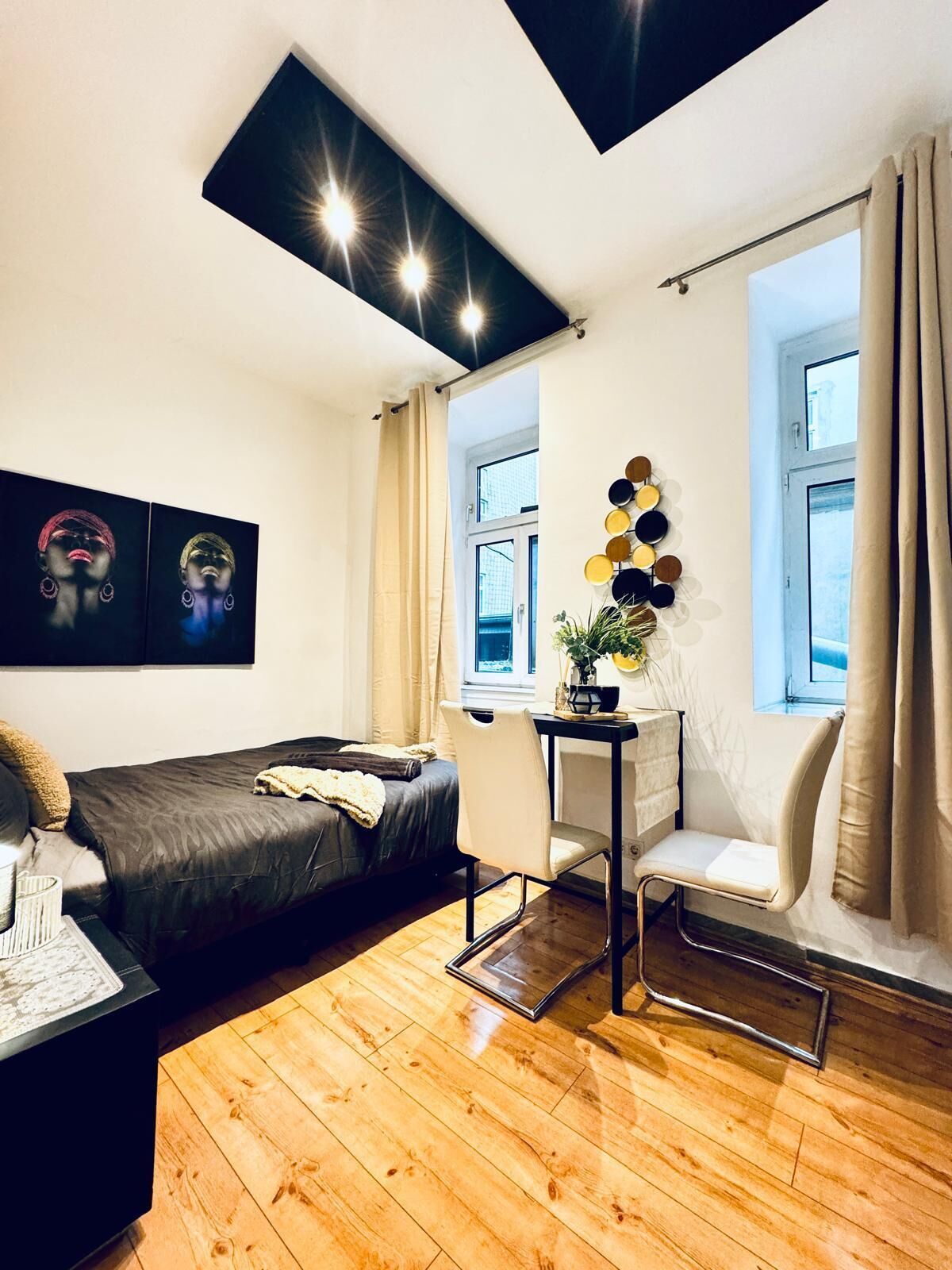 Basic Studio | Iron/ironing board