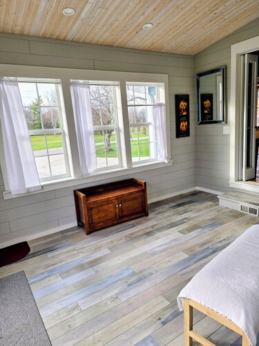 Lovely Country Home in Winfield Indiana   Get away