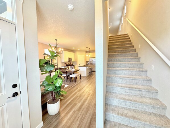 Interior - 3BR/2.5BA offers the perfect blend of peace and location (Ridgefield)