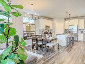 Dining - 3BR/2.5BA offers the perfect blend of peace and location (Ridgefield)