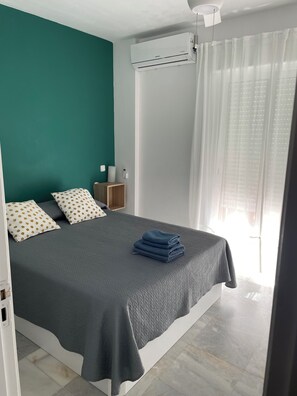 1 bedroom, iron/ironing board, WiFi, bed sheets - COSTALAGO TORREMOLINOS BEACH APARTMENT (Torremolinos)