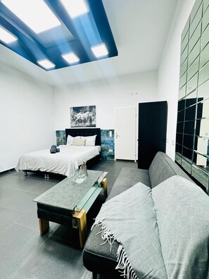 Basic Studio | Iron/ironing board - Stylish Studio Apt Near Rathausplatz (Vienna)