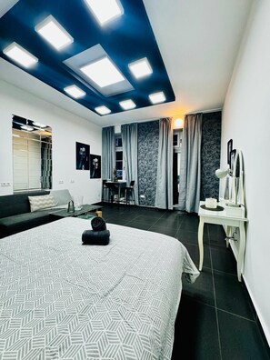 Basic Studio | Iron/ironing board - Stylish Studio Apt Near Rathausplatz (Vienna)