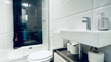 Basic Studio | Bathroom