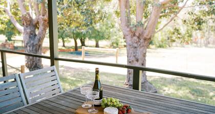 Bentley Hill Farm Cottage, peaceful countryside retreat