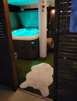 室內 SPA 浴池