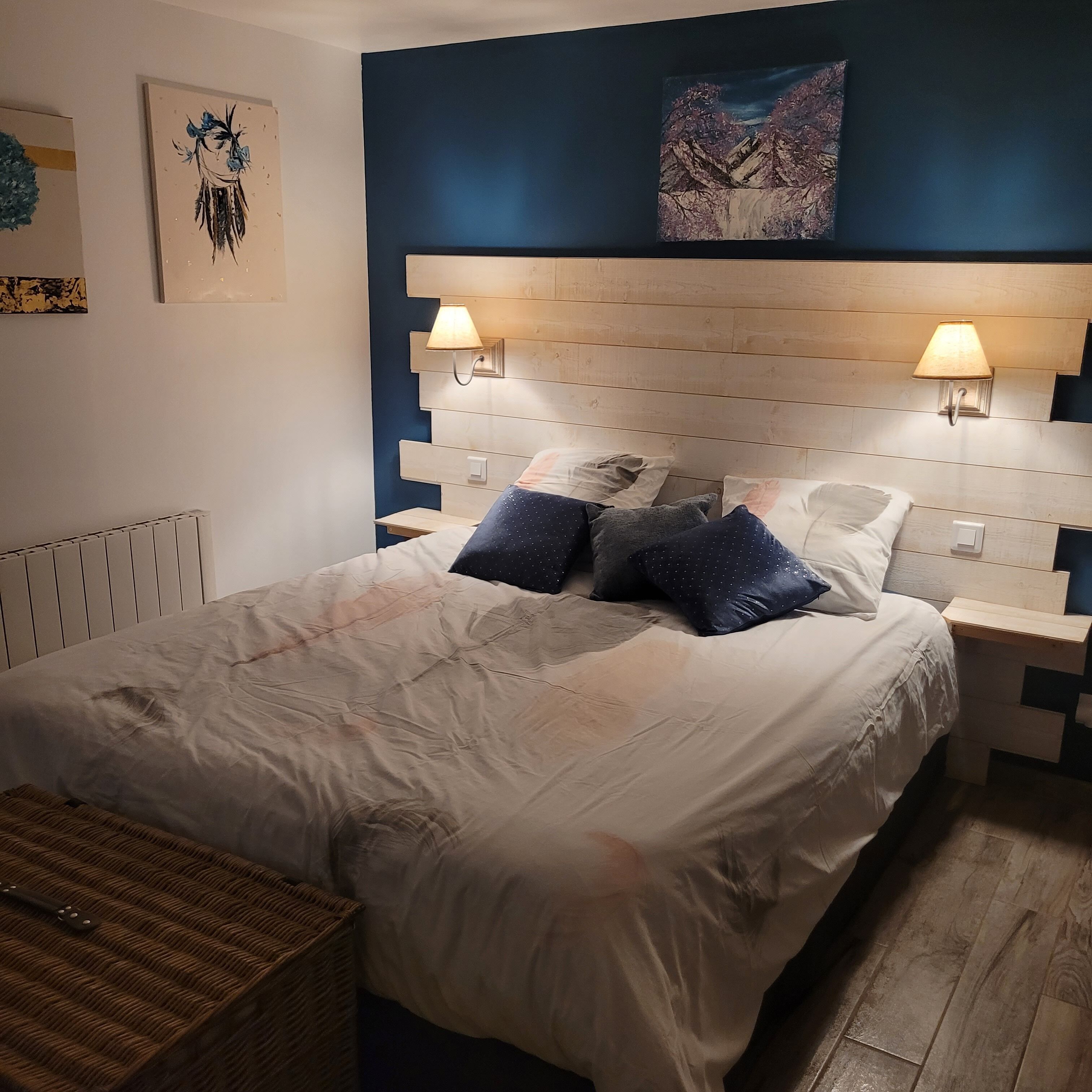 1 soverom, safe på rommet, skrivebord og strykejern/-brett