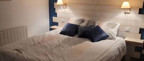 1 bedroom, in-room safe, desk, iron/ironing board