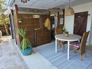 Outdoor dining - On the outskirts of Périgueux among the pines in a quiet garden SPA optional (Trélissac)