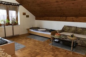 Smart TV - One Bedroom Magic Room (1) (Darda)