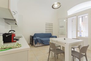 Dining - Beautiful 1-bedroom apartment with AC in peaceful Mottola
relax, history, nature (Mottola)