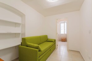 Living area - Beautiful 1-bedroom apartment with AC in peaceful Mottola
relax, history, nature (Mottola)