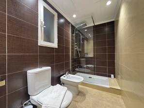 Shower, hair dryer, bidet, towels - Cosy Flat Valencia (massanassa)