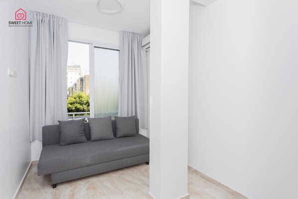 Family Apartment | Desk, iron/ironing board, free WiFi - Quiet Oasis in the Center (Netanya)