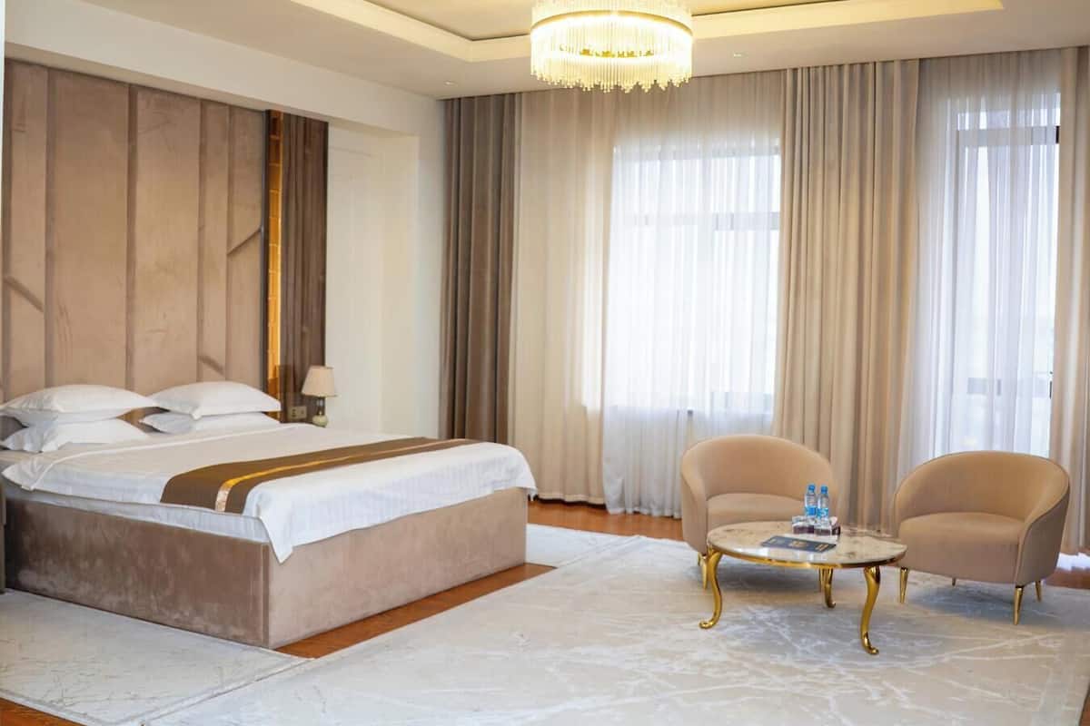 Deluxe Double Room | In-room safe, desk, laptop workspace, blackout drapes