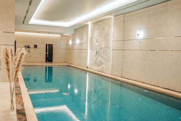 Sauna, hot tub, steam room, hot springs/mineral springs, mud baths